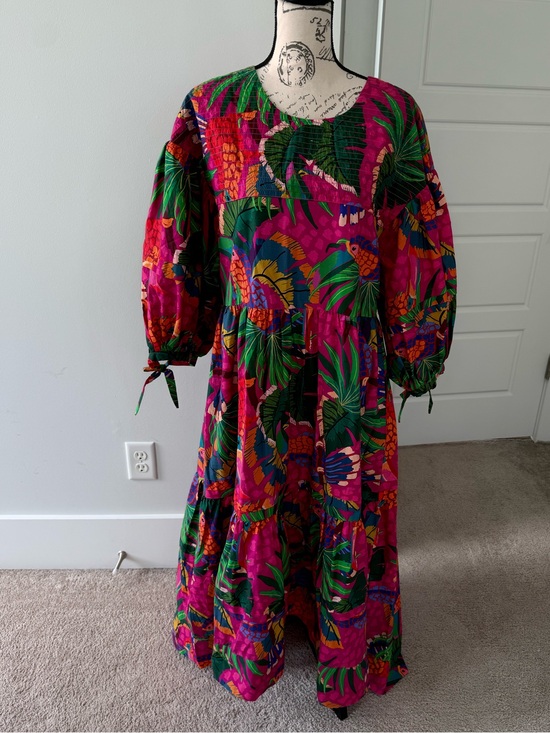 FARM Rio Dresses & Skirts - Like New FARM Rio Vibrant Fuchsia Tropical Print Puff Sleeve Maxi/Midi Dress